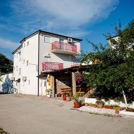 Ana Stjepan Nikolic - Pilgrim'S 2Nd Home Medjugorje Exterior photo